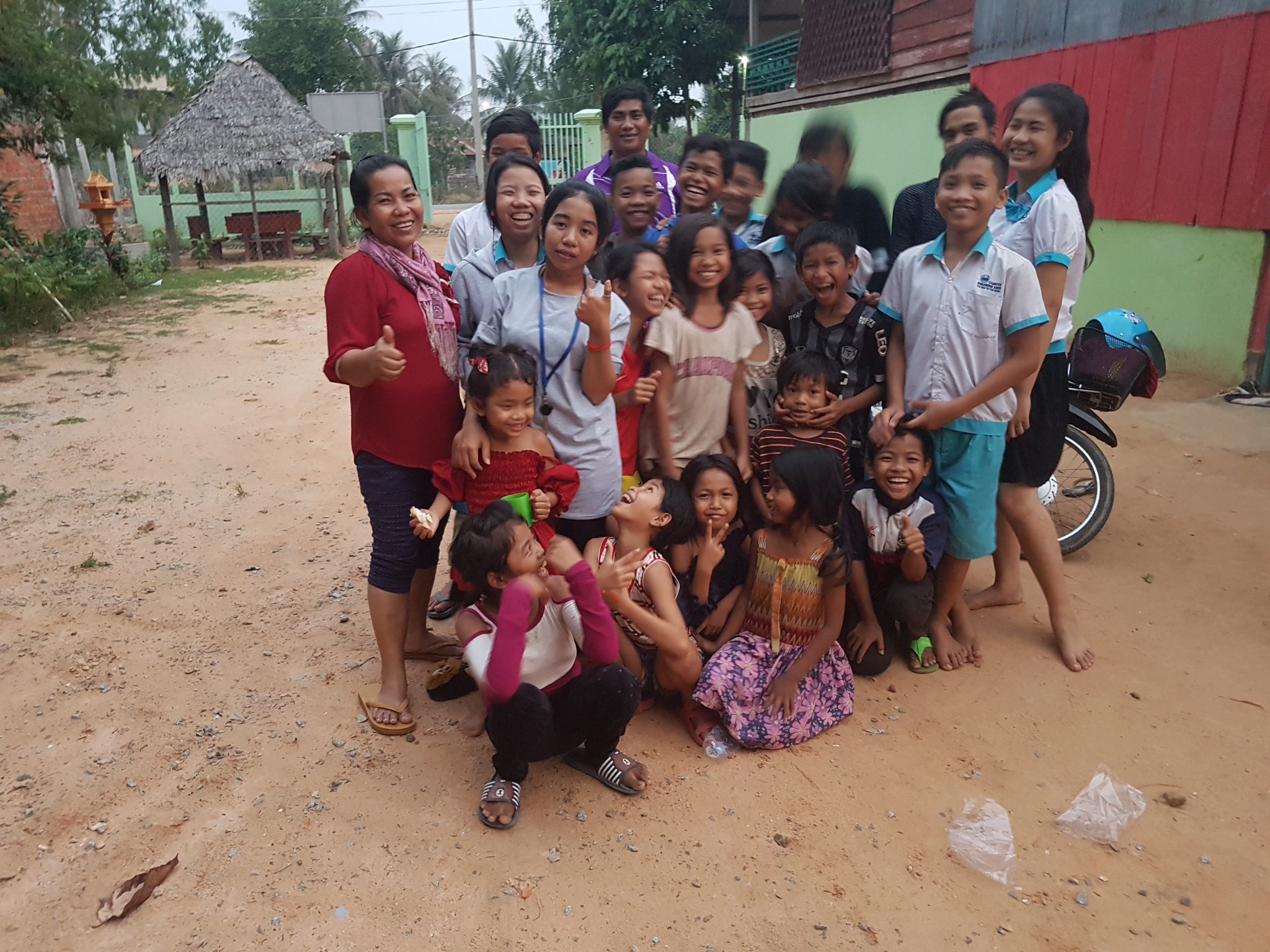 Groep kinderen van het kinderhuis Cambodia