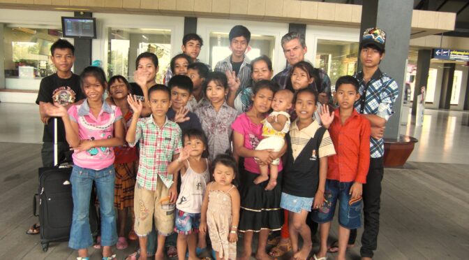 Uitgezwaaid op het vliegveld